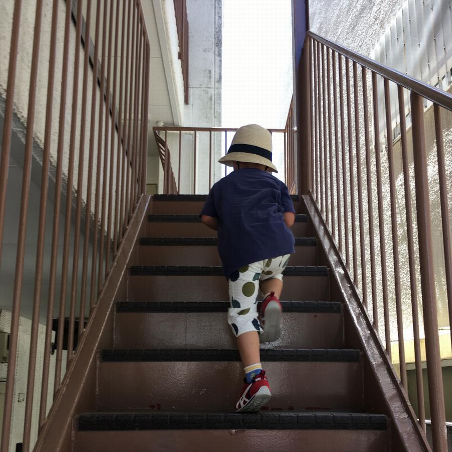 都会の階段