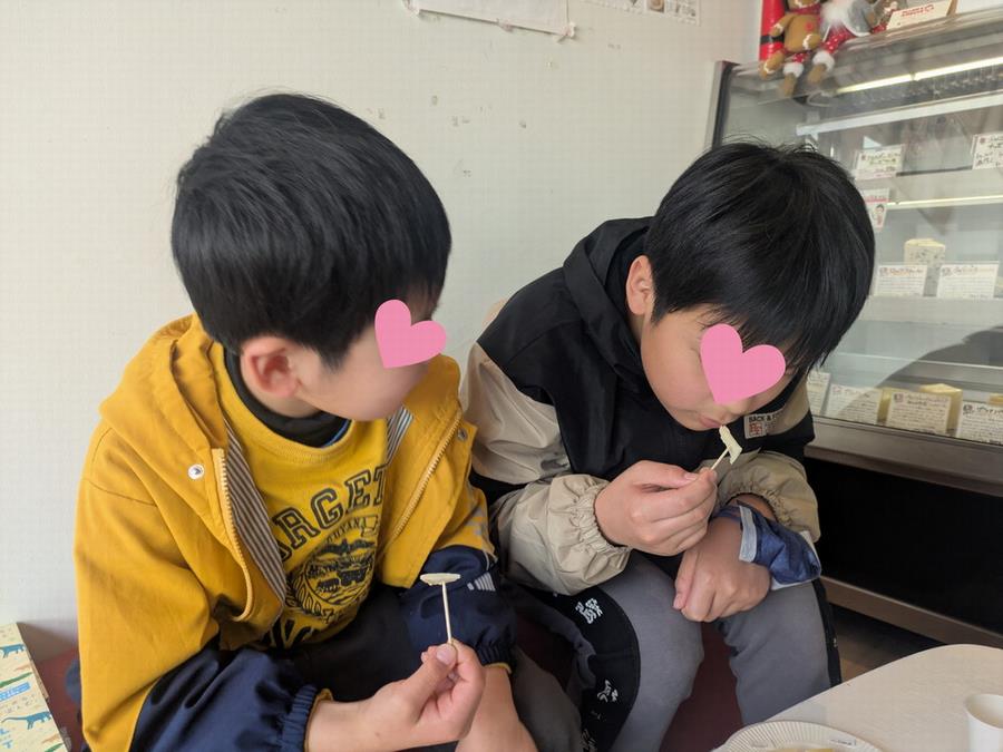 顔を見合わせる