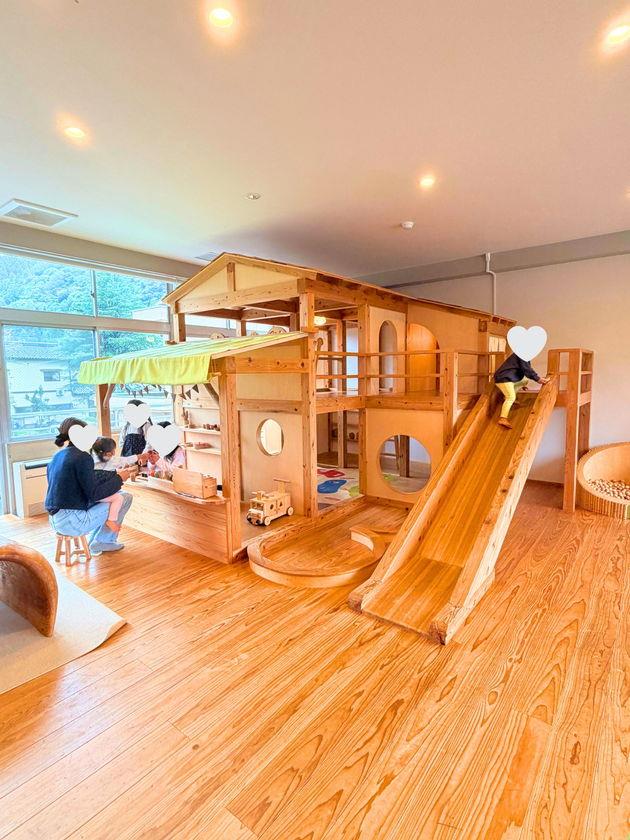 木のおもちゃ遊び場