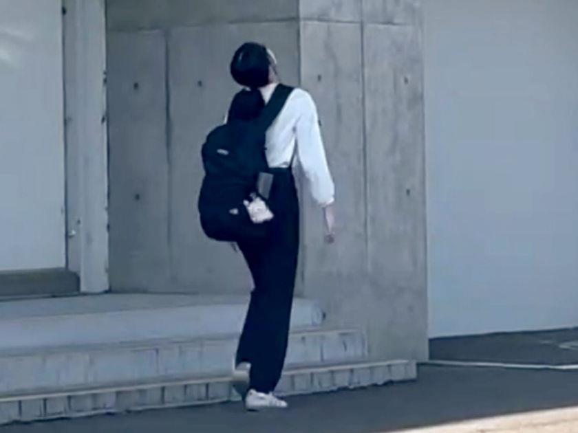 後ろ姿